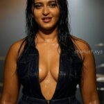 Anushka shetty hot ai generated images of exposing thighs navel cleavage and armpits HD-starlust (20)