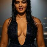 Anushka shetty hot ai generated images of exposing thighs navel cleavage and armpits HD-starlust (22)