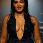 Anushka shetty hot ai generated images of exposing thighs navel cleavage and armpits HD-starlust (24)
