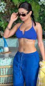 Avneet kaur hot exposing cleavage and thighs HD 108