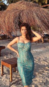 Avneet kaur hot exposing cleavage and thighs HD 114