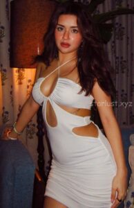 avneet kaur cleavage
