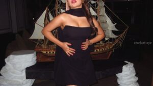 Avneet kaur hot exposing cleavage and thighs HD 162