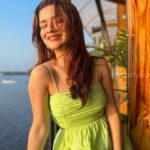 Avneet kaur hot exposing cleavage and thighs HD (167)