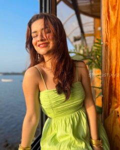Avneet kaur hot exposing cleavage and thighs HD 167