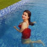 Avneet kaur hot exposing cleavage and thighs HD (18)