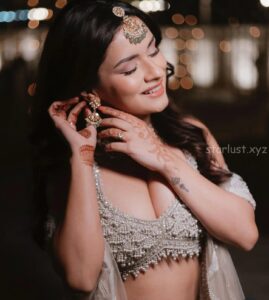 Avneet kaur hot exposing cleavage and thighs HD 218