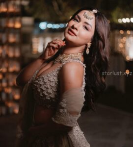 Avneet kaur hot exposing cleavage and thighs HD 220