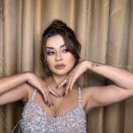 Avneet kaur hot exposing cleavage and thighs HD (35)