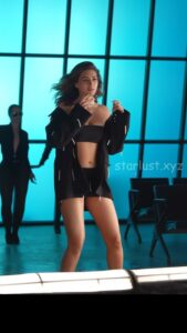 KRITI_SANON_HOT_THIGHS_AND_NAVEL_MINI_BLACK_SKIRT_HD (1)