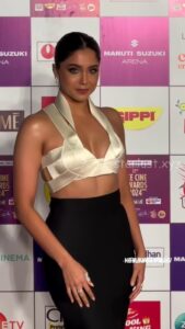 SHARVARI_HOT_CLEAVAGE_SHOW_IN_CROPTOP_AT_EVENT_2025 (3)