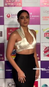 SHARVARI_HOT_CLEAVAGE_SHOW_IN_CROPTOP_AT_EVENT_2025 (6)