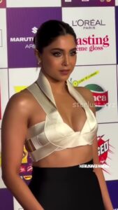SHARVARI_HOT_CLEAVAGE_SHOW_IN_CROPTOP_AT_EVENT_2025 (7)