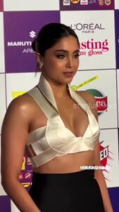SHARVARI_HOT_CLEAVAGE_SHOW_IN_CROPTOP_AT_EVENT_2025 (8)