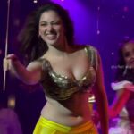 Tamanna bhatia hot navel and cleavage show at zee cine awards 2025-starlust (12)