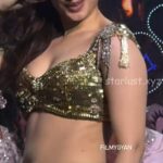 Tamanna bhatia hot navel and cleavage show at zee cine awards 2025-starlust (24)