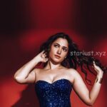 Tamanna bhatia hot navel and cleavage show at zee cine awards 2025-starlust (31)