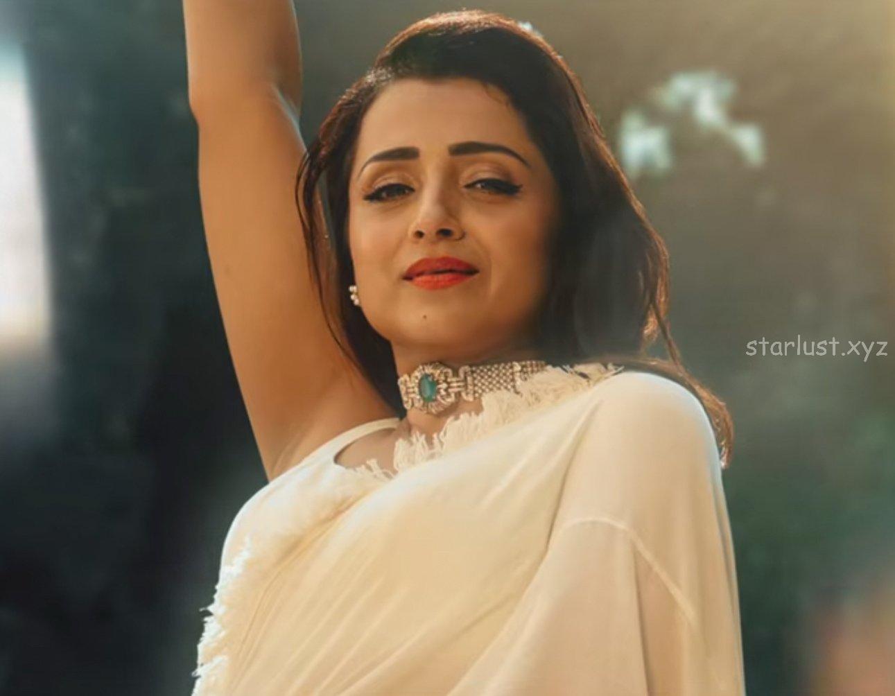 Trisha hot in white sleeveless saree from sugarbaby thuglife movie-starlust (12)