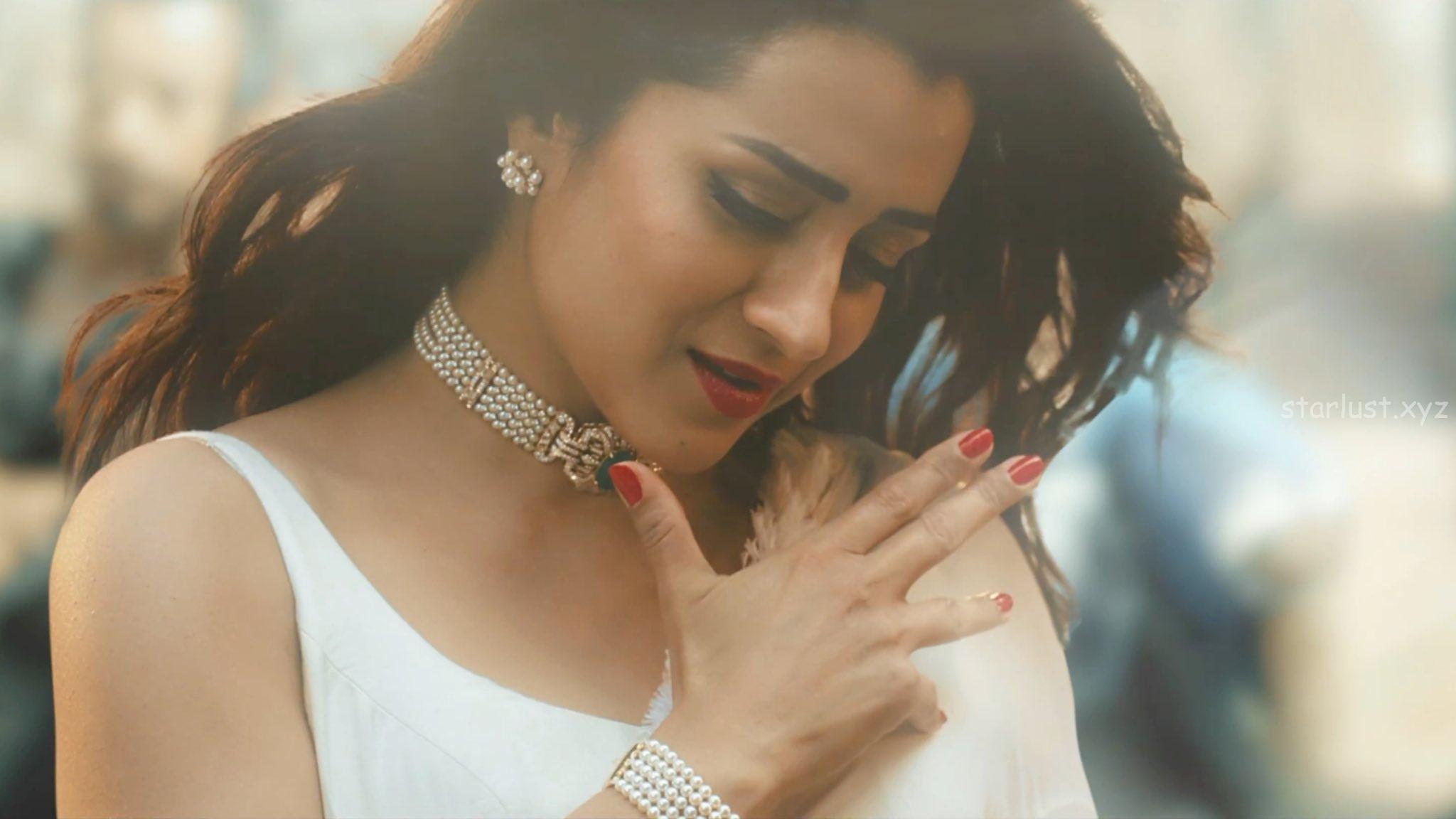 Trisha hot in white sleeveless saree from sugarbaby thuglife movie-starlust (7)