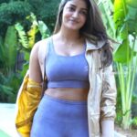dimple_hayati_hot_in_tight_gym_outfit_showing_thick_thighs_and_camel_toe_HD (9)