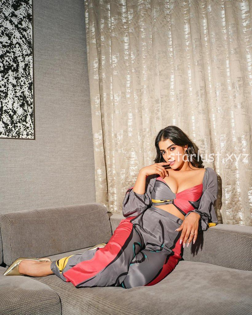 kavya thapar hot cleavage thighs and booty collection HD-starlust (24)