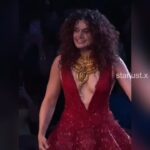 taapsee pannu hot nipples show in rampwalk without bra-starlust (11)