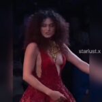 taapsee pannu hot nipples show in rampwalk without bra-starlust (3)