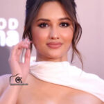 AKANKSHA_SHARMA_IRRESISTIBLE_POPPING_CLEAVAGE_LUSTY_LOOKS_TEASE_AT_EVENT (14)