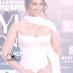 AKANKSHA_SHARMA_IRRESISTIBLE_POPPING_CLEAVAGE_LUSTY_LOOKS_TEASE_AT_EVENT (15)