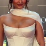 AKANKSHA_SHARMA_IRRESISTIBLE_POPPING_CLEAVAGE_LUSTY_LOOKS_TEASE_AT_EVENT (2)