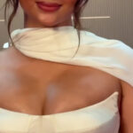 AKANKSHA_SHARMA_IRRESISTIBLE_POPPING_CLEAVAGE_LUSTY_LOOKS_TEASE_AT_EVENT (3)