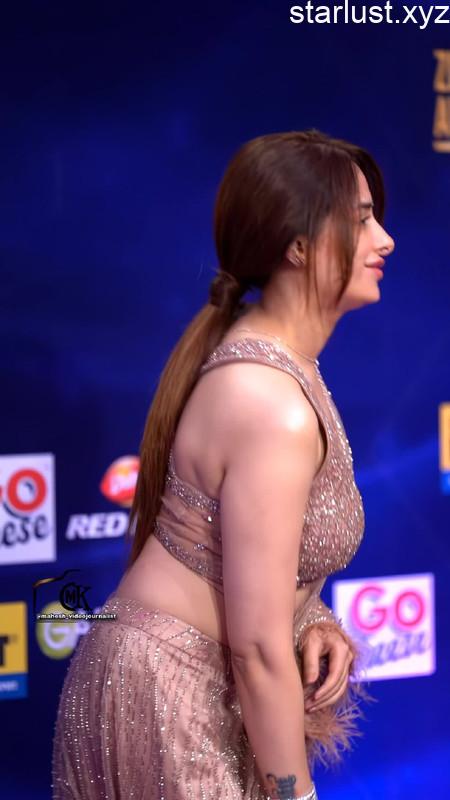 STUNNING_GORGEOUS_FIGURE_WIFE_MATERIAL_MAHIRA_SHARMA_IRRESISTIBLE_IN_SAREE_HQ (1)