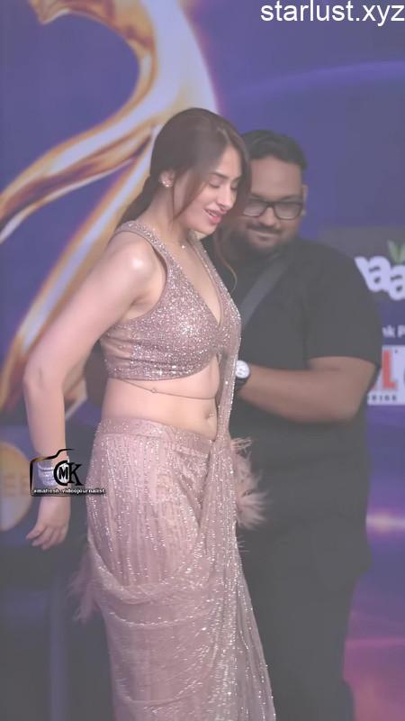 STUNNING_GORGEOUS_FIGURE_WIFE_MATERIAL_MAHIRA_SHARMA_IRRESISTIBLE_IN_SAREE_HQ (7)