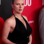 Scarlett_Johansson_HOTTIE_CUTE_CLEAVAGE (1)